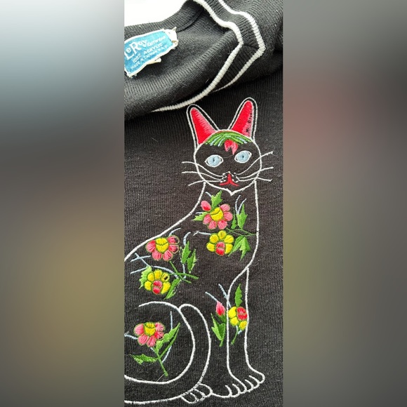 Vintage ladies embroidered cat sweater - Picture 2 of 2
